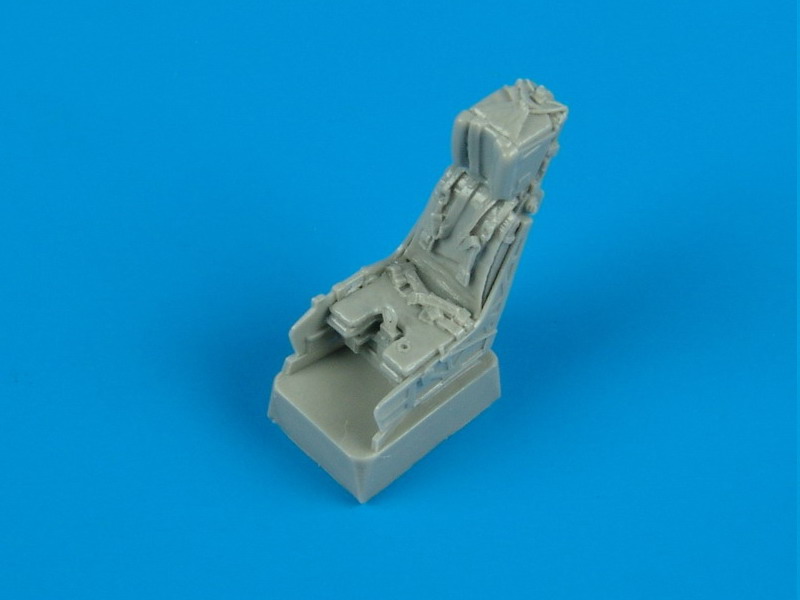 QB72126 F/A-18 F-18 Ejection seat with safety belts 1/72